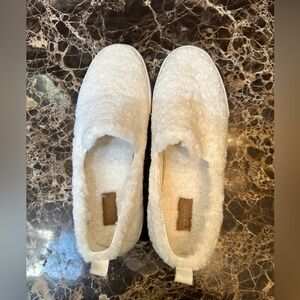 Levi’s Fuzzy Slip On Sneakers NWOT